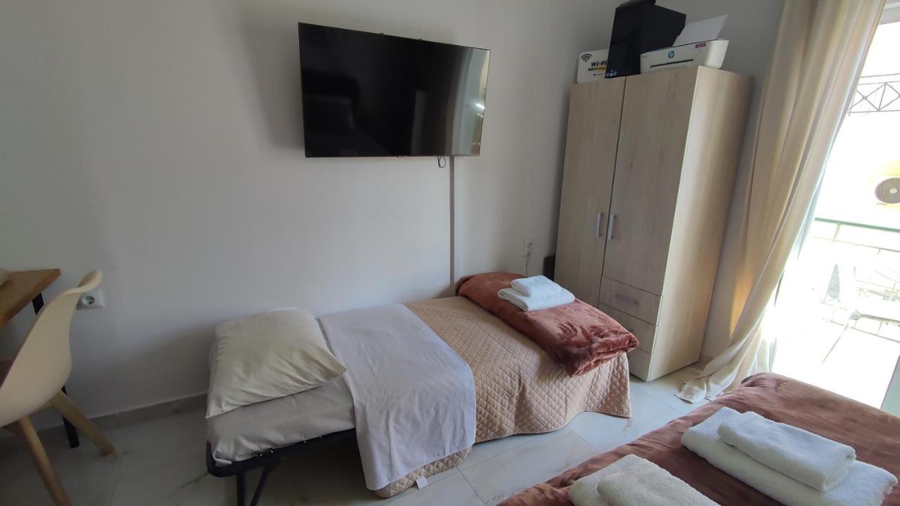 Beautiful Choice - Near Athens Airport - 50M From The Sea - Iq+ Apartamento Loútsa Exterior foto
